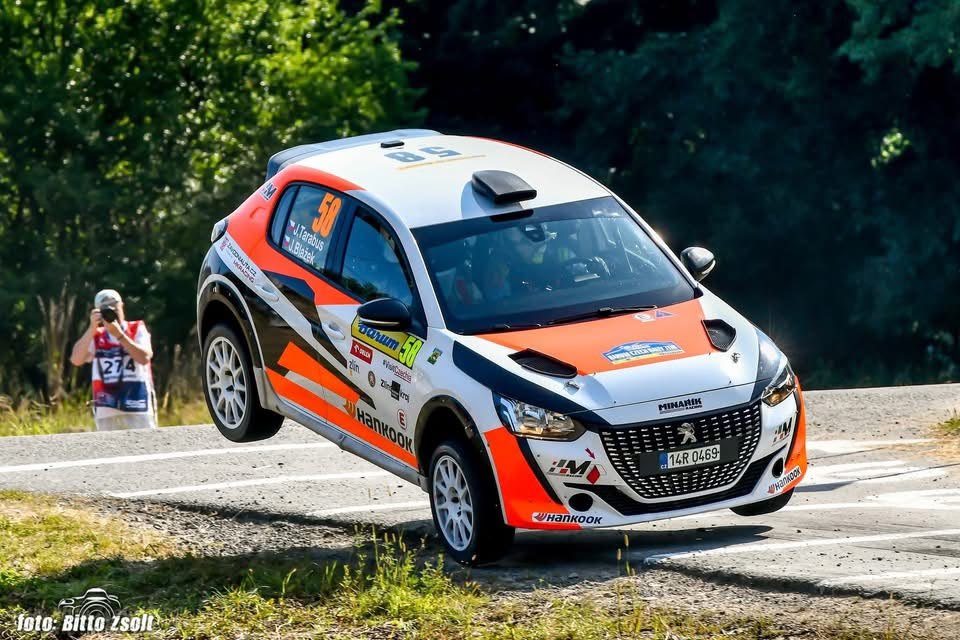 Závodní Peugeot týmu Minařík Racing na rallye